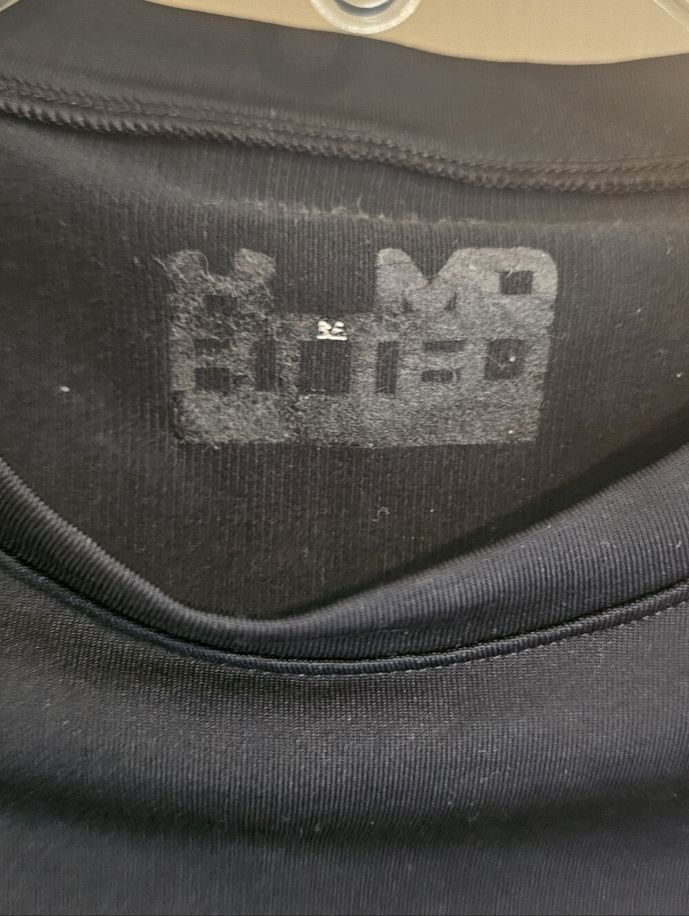 Vintage 2011 Under Armour Women's Black Fitted Compression Shirt Medium - Picture 2 of 4